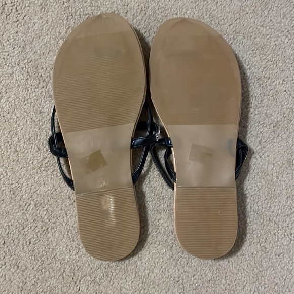 🆕 NWOT Super Cute Black Sandals with Silver Accents - Never Worn! - Via Rosa, 9 - Picture 3 of 5